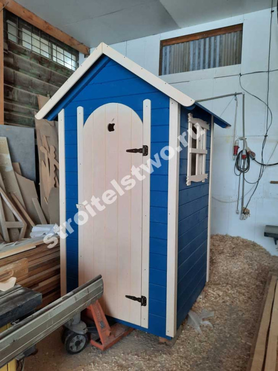Туалет дачный 1200 мм x 1200 мм мягкая кровля. 